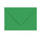C5 Kelly Green Lielbritānijā ražota gumijota V-veida aploksne (162 x 229 mm)