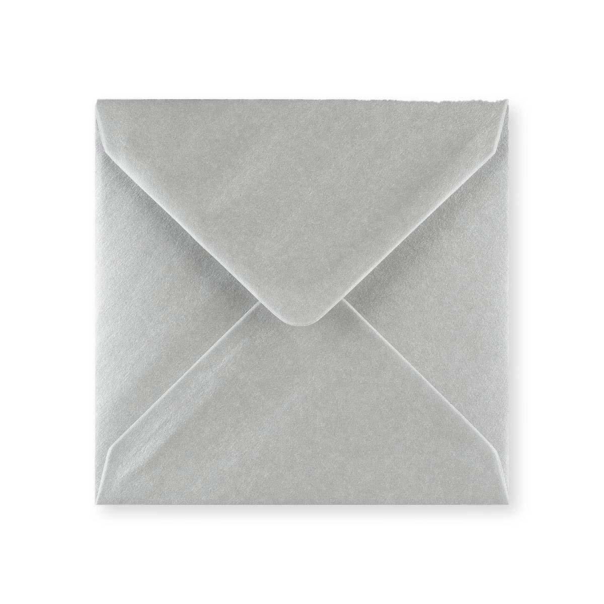 Apsveikuma kartītes aploksne ar metāla sudraba gumijotu V-veida atloku (130 x 130 mm)