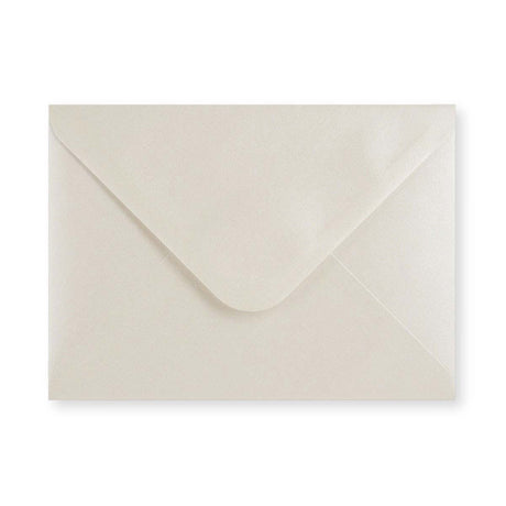 Ovojnica v barvi ostrige - Diamantna zaklopka 133x184 mm