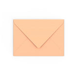 Salmon roz Gummed V-Flap Envelope (133 x 184mm)