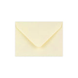C7 Ivory Wove Gummed V-Flap Greetings aploksne (82 x 113 mm)