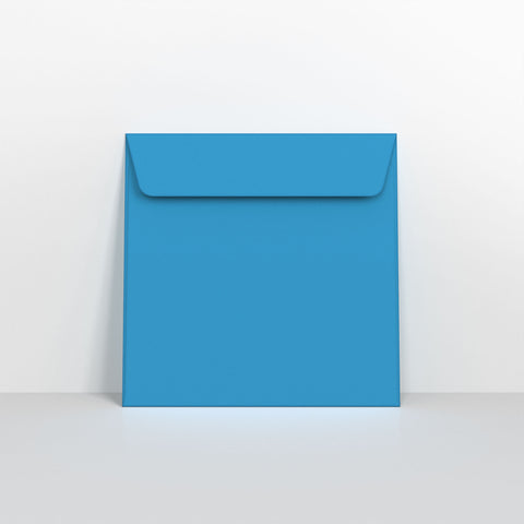 Jasne modré farebné obálky na odlepovanie a zatváranie