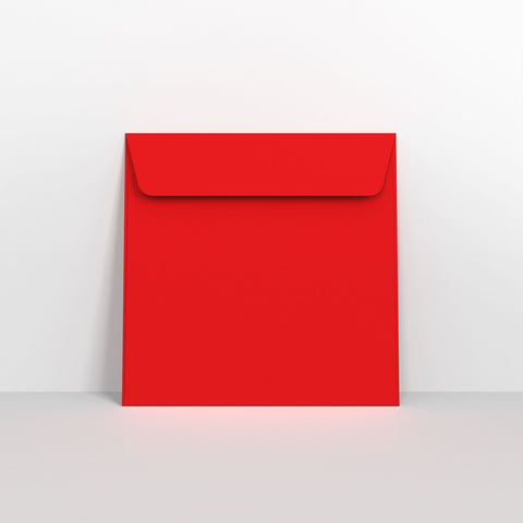 Jasne červené farebné obálky na odlepovanie a zatváranie