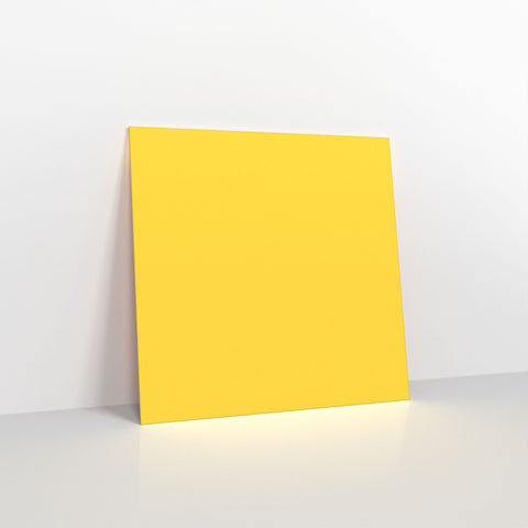 Stredne žlté farebné obálky na odlepovanie a zatváranie