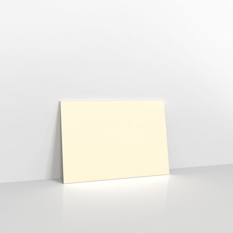 Obálky s papierovou podšívkou v tvare slonoviny a červenej farby